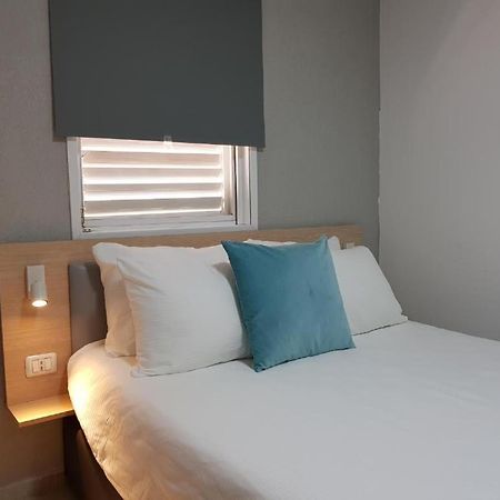 Airport Guest House Or Yehuda 外观 照片