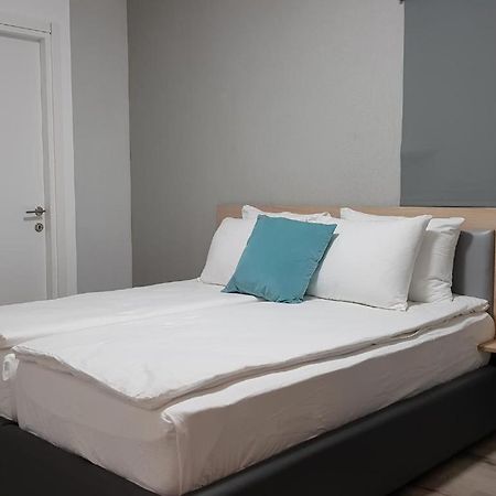 Airport Guest House Or Yehuda 外观 照片