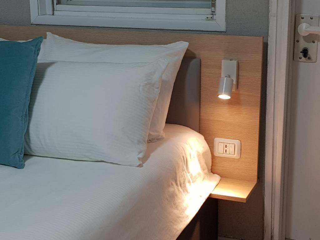 Airport Guest House Or Yehuda 外观 照片