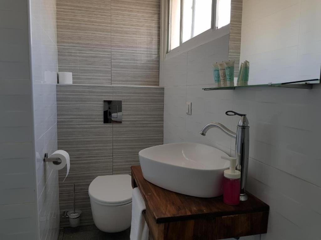 Airport Guest House Or Yehuda 外观 照片