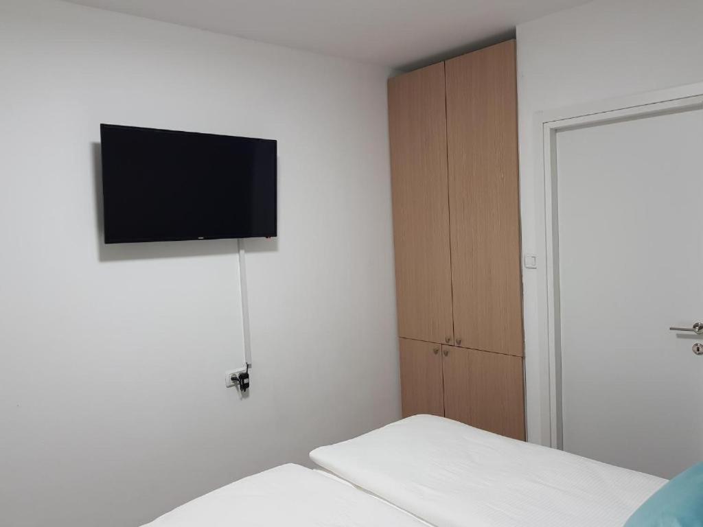 Airport Guest House Or Yehuda 外观 照片